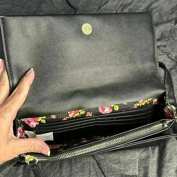 Betsey Johnson hand bag, black with gold. - Picture 4 of 9